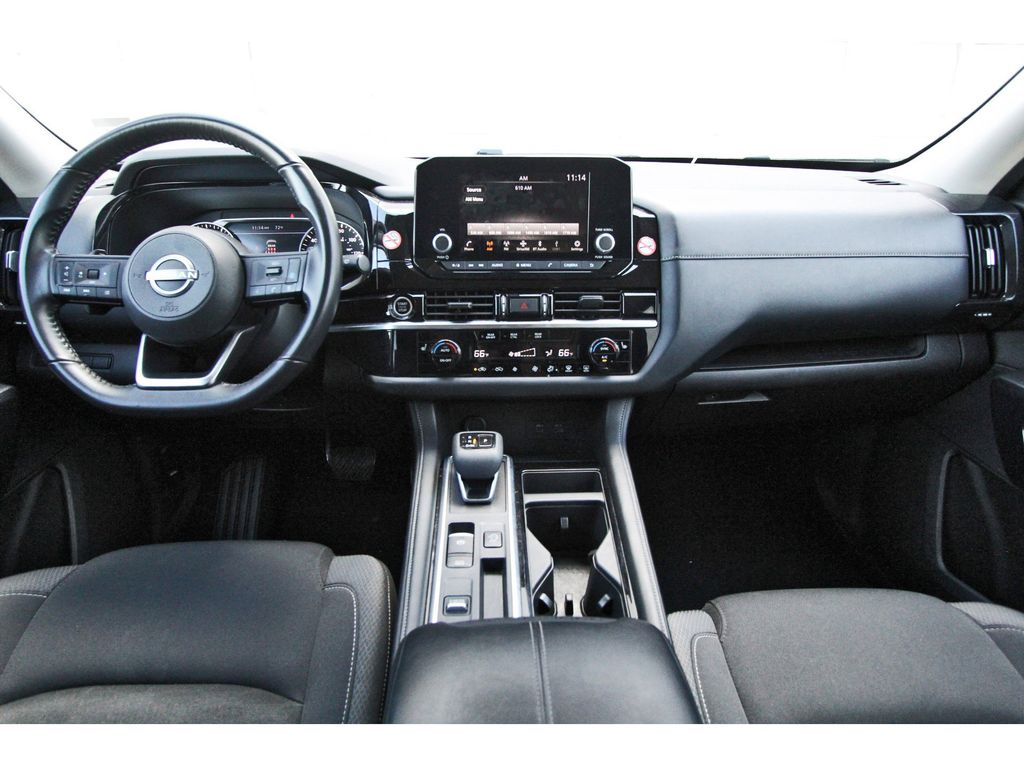 2024 Nissan Pathfinder SV - 8