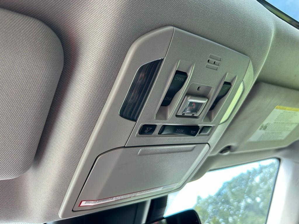Thumbnail: 2021 Toyota Highlander - 31