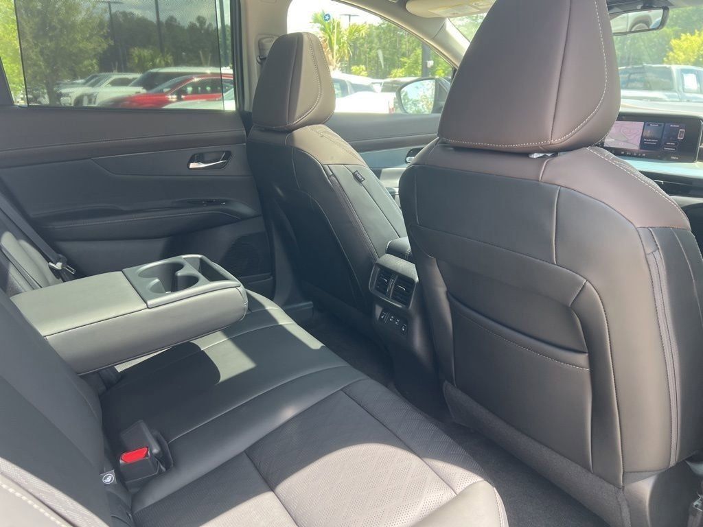 2025 Champagne Silver Metallic Nissan Murano Platinum AWD SUV