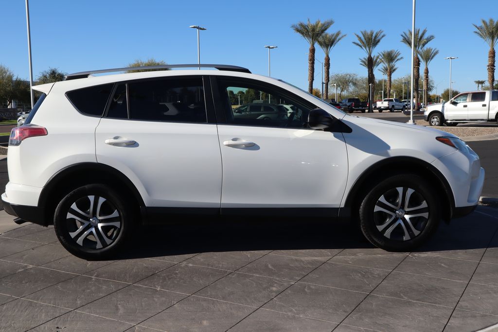 Thumbnail: 2017 Toyota RAV4 - 4