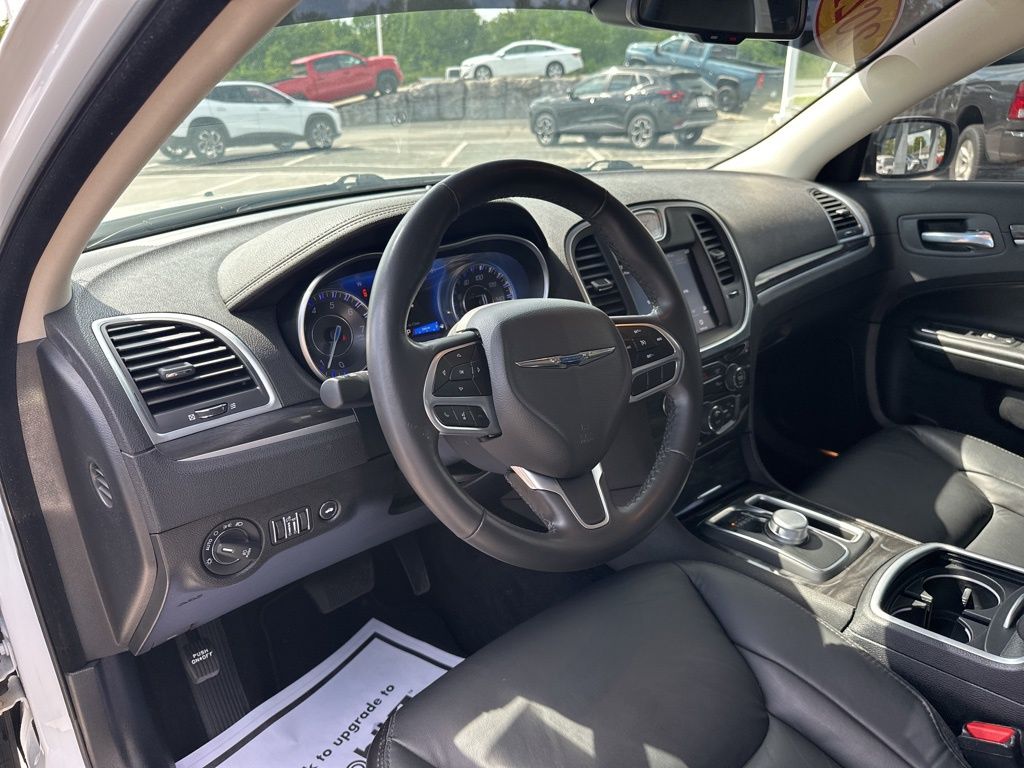 2021 Chrysler 300 Touring photo