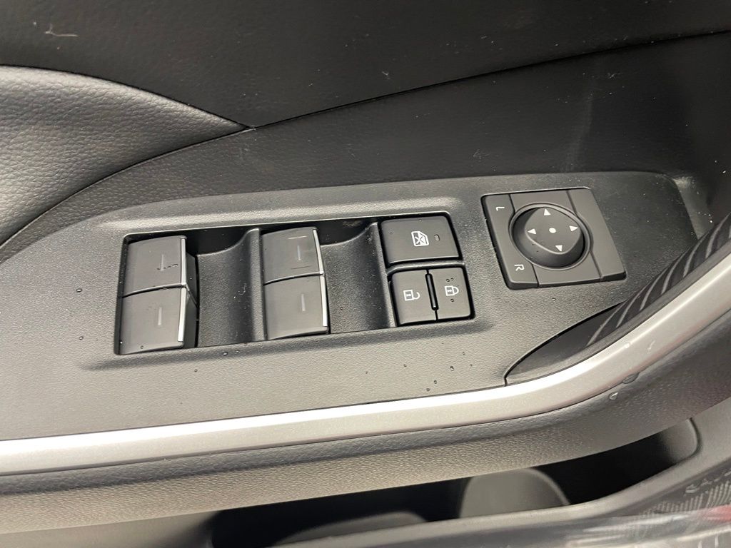 2025 Toyota RAV4 XLE 10