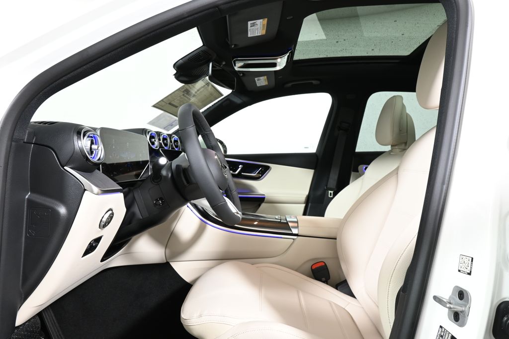 2025 Mercedes-Benz GLC 300 3