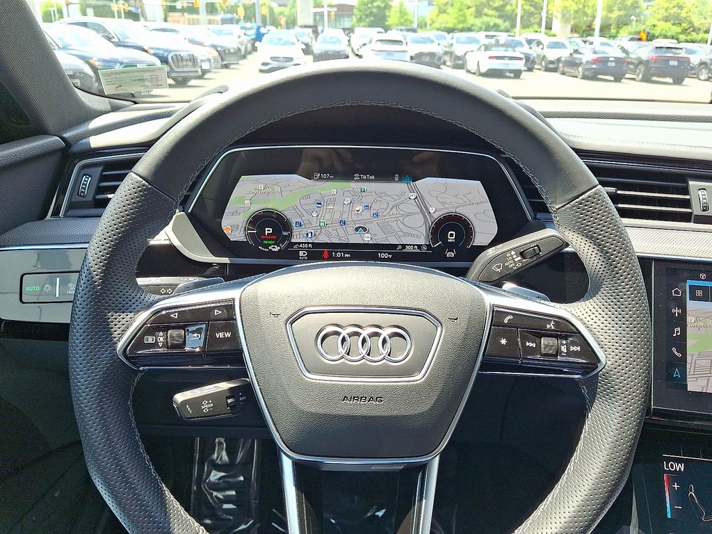 Thumbnail: 2022 Audi e-tron S - 20