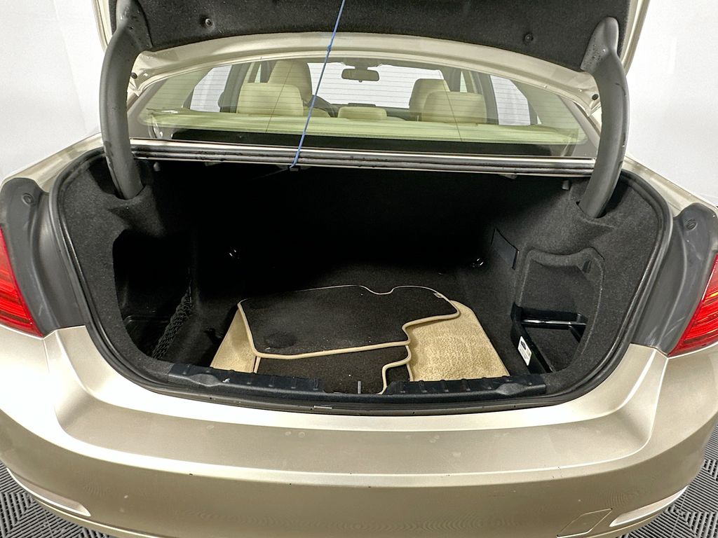 Thumbnail: 2015 BMW 3 Series - 25