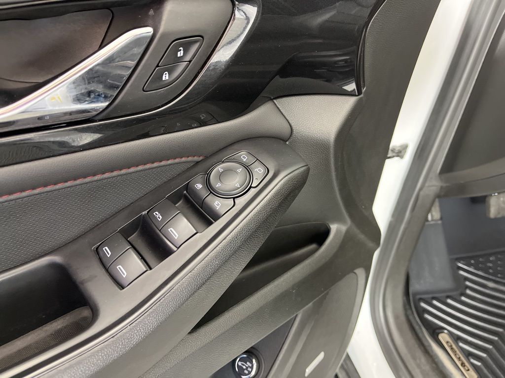 Thumbnail: 2022 Chevrolet Traverse - 28