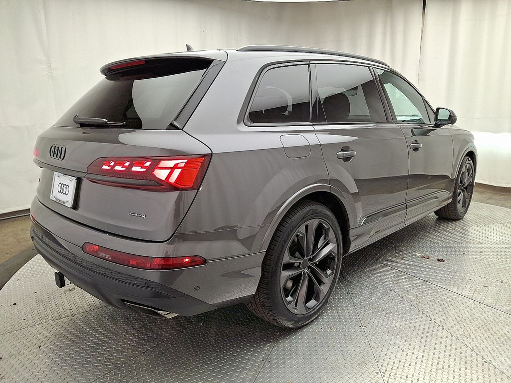Thumbnail: 2026 Audi Q7 - 3