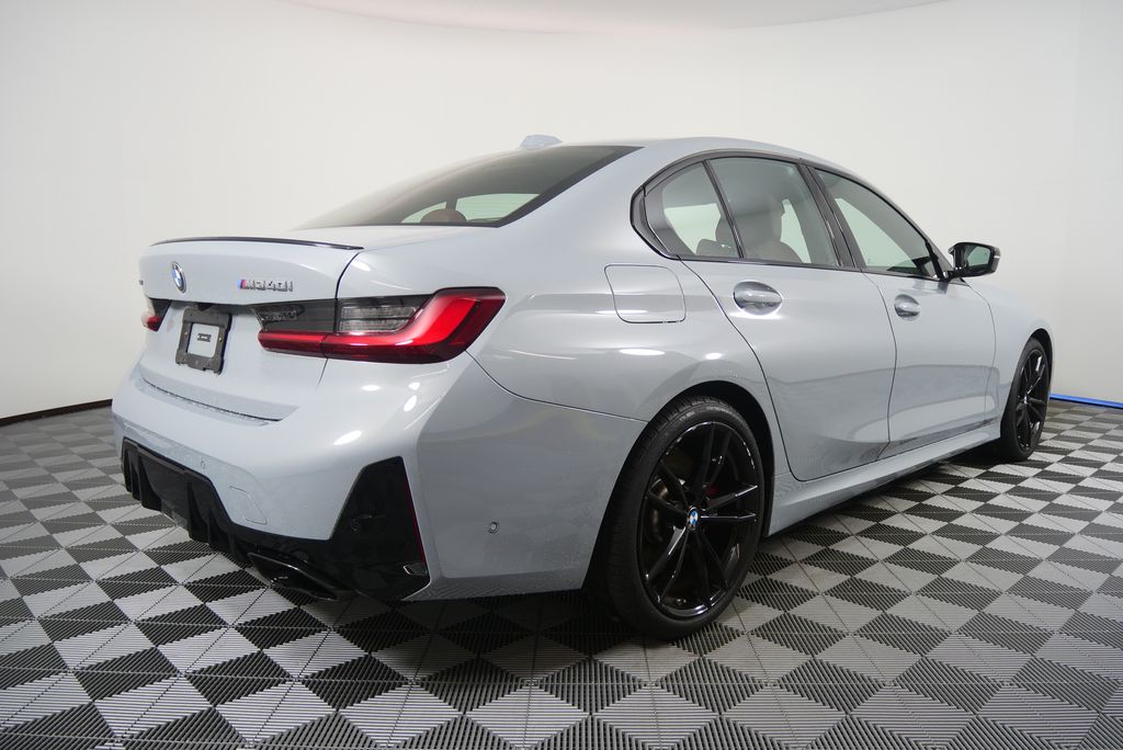 Thumbnail: 2023 BMW 3 Series - 3