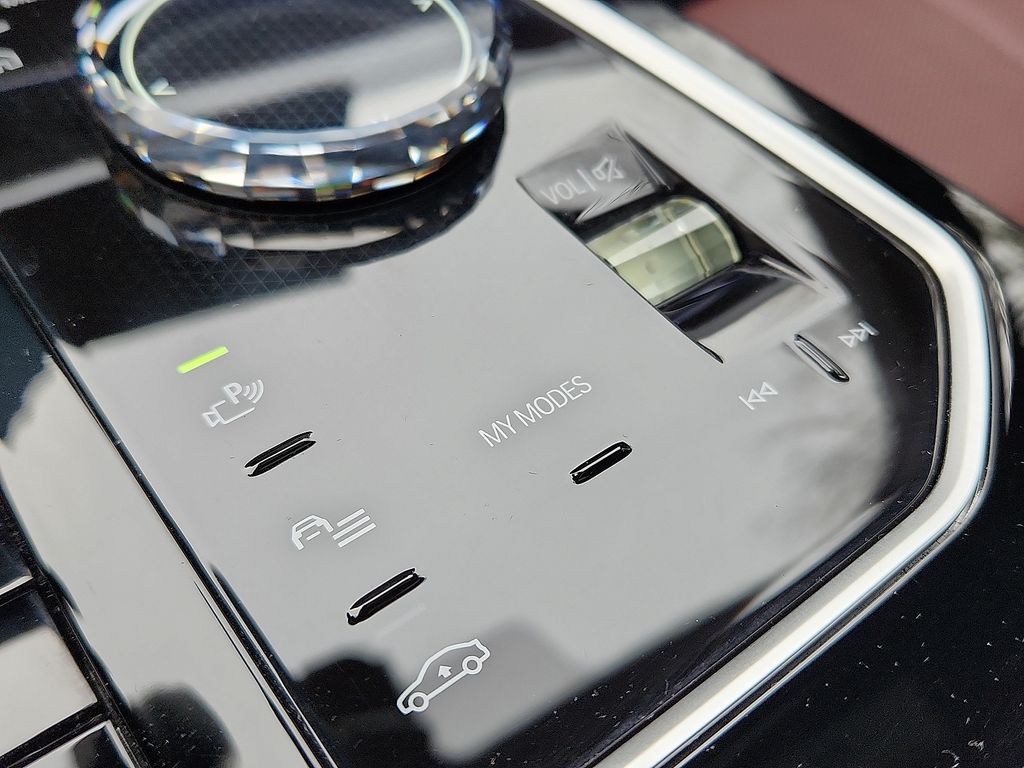 Thumbnail: 2024 BMW 7 Series - 24