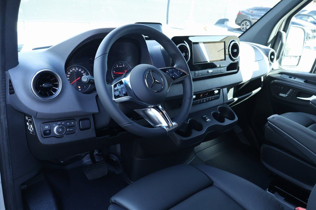 Thumbnail: 2026 Mercedes-Benz Sprinter - 3