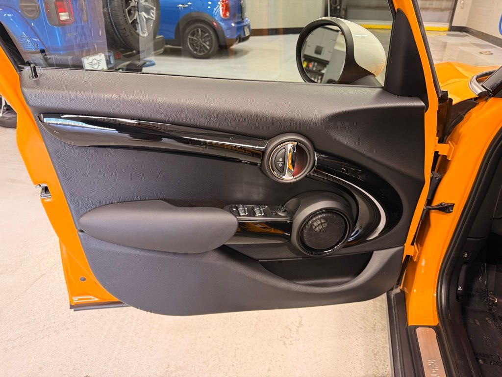 Thumbnail: 2017 MINI Cooper - 10