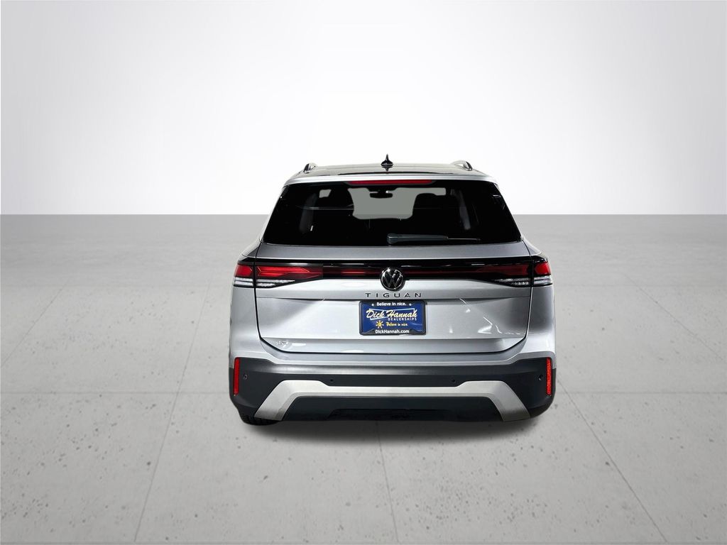 2025 Volkswagen Tiguan 2.0T SE