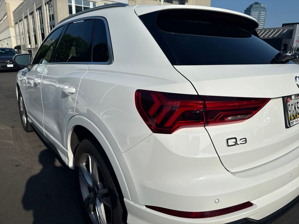 Thumbnail: 2022 Audi Q3 - 4