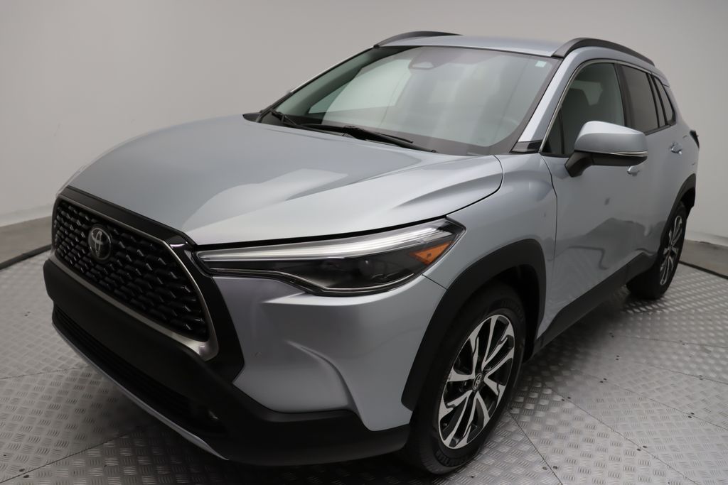 2024 Toyota Corolla Cross XLE 2