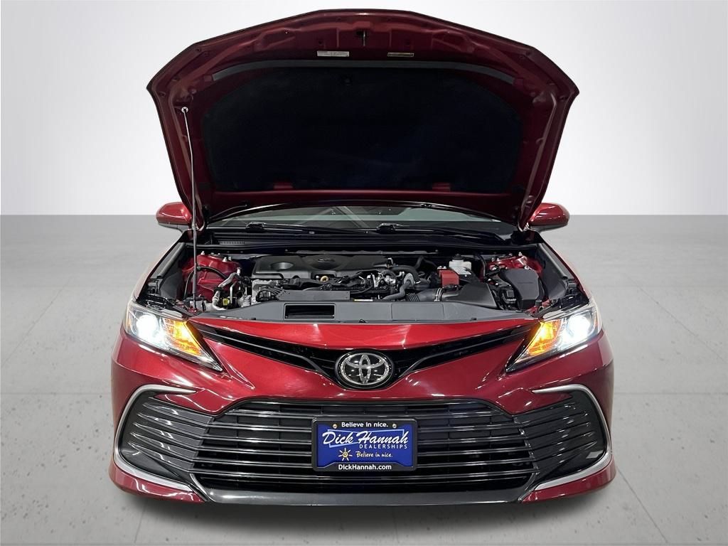 2021 Toyota Camry LE photo 4