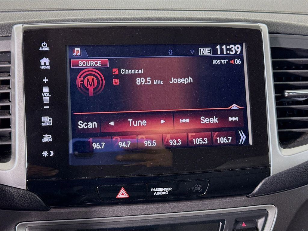 Thumbnail: 2017 Honda Pilot - 14