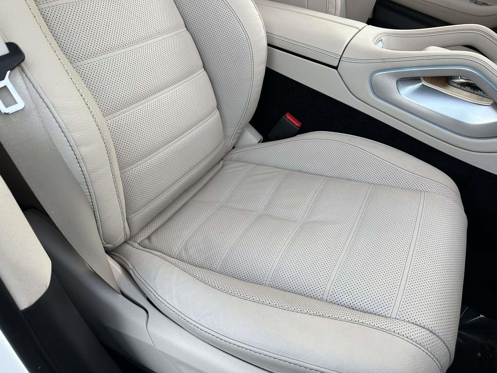 Thumbnail: 2023 Mercedes-Benz GLS - 22