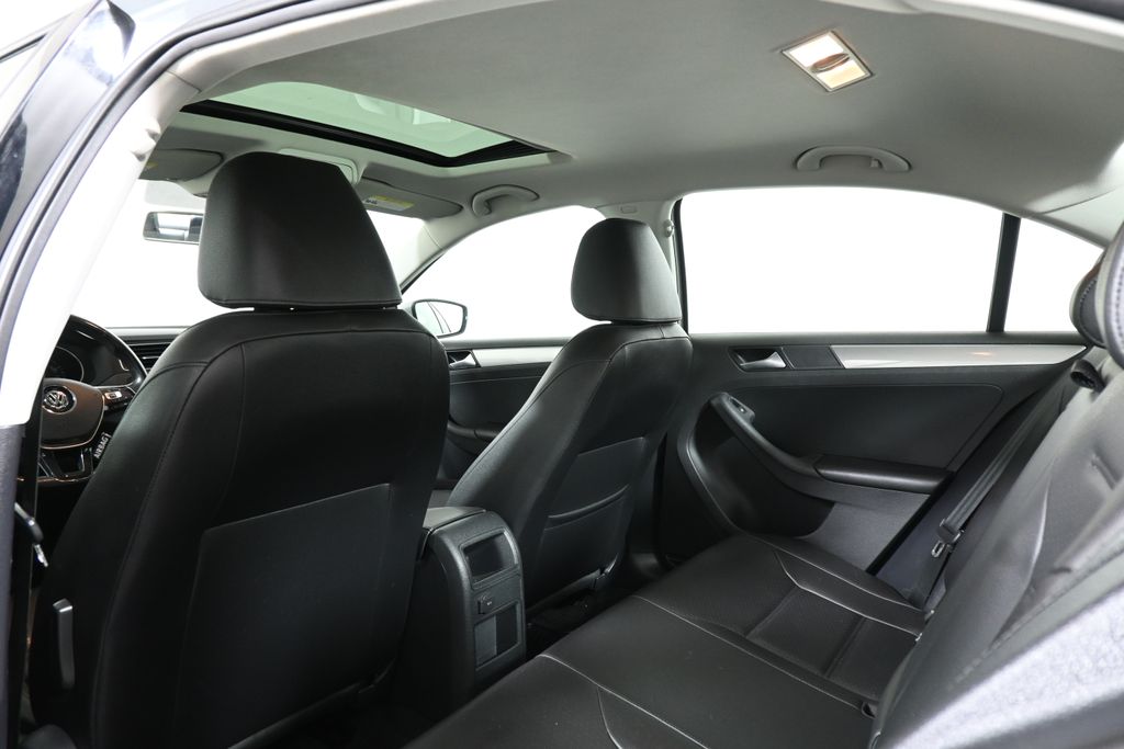 Thumbnail: 2017 Volkswagen Jetta - 6