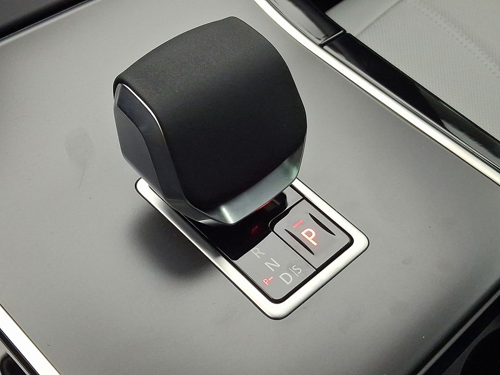 Thumbnail: 2026 Land Rover Range Rover Evoque - 12