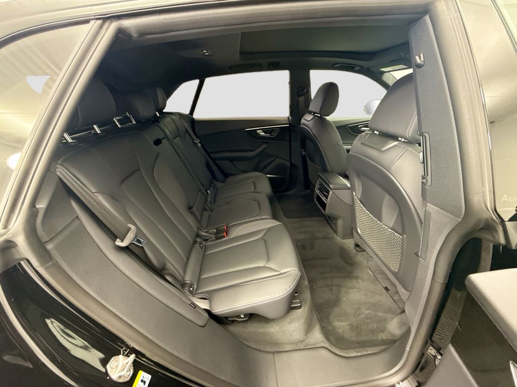 Thumbnail: 2026 Audi Q8 - 21