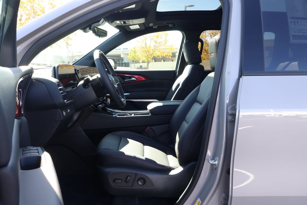 Thumbnail: 2026 Chevrolet Traverse - 14