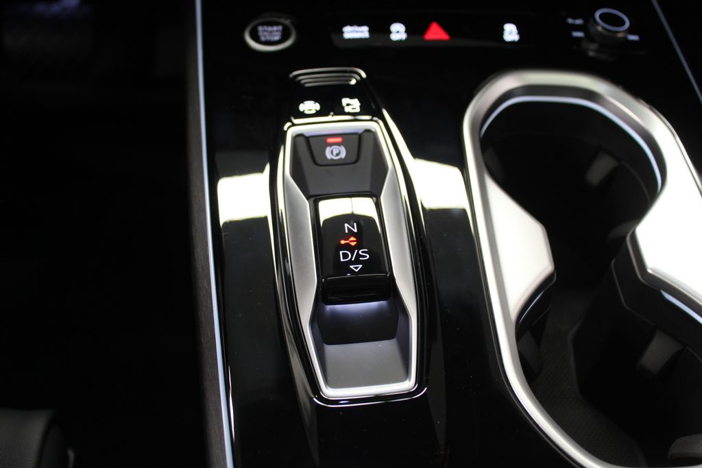 Thumbnail: 2026 Audi A6 - 15