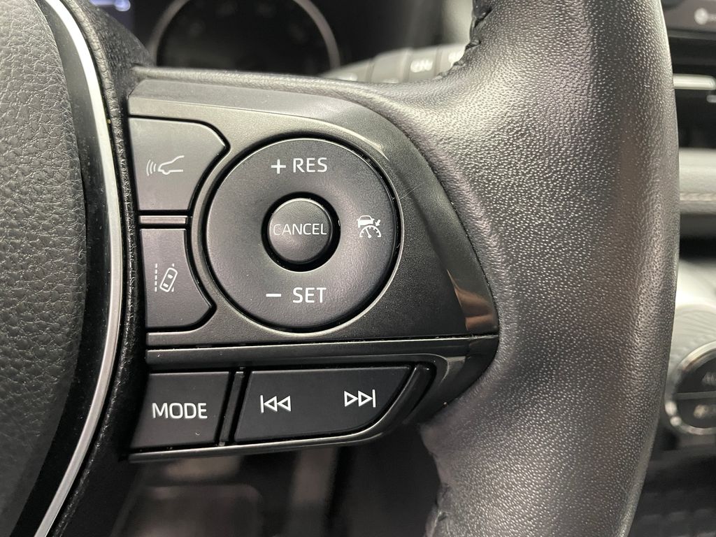 2022 Toyota RAV4 XLE 23