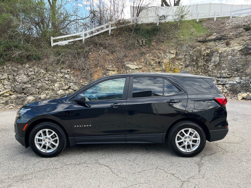 View vehicle photo 3