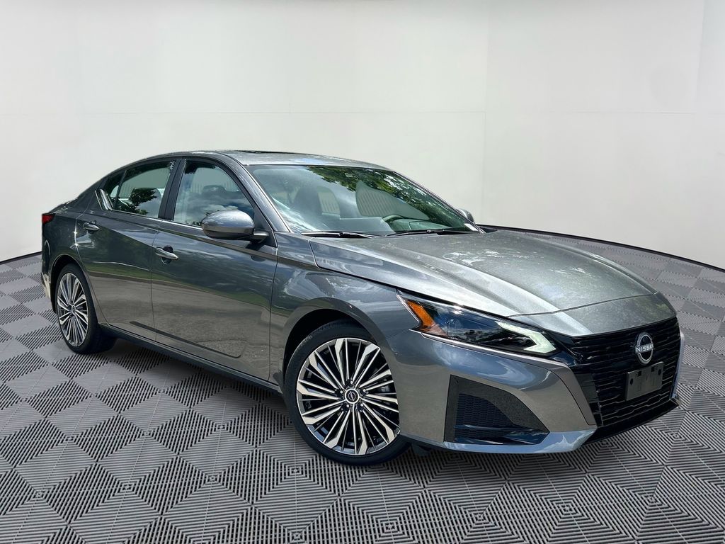 Gray (Gun Metallic) 2026 Nissan Altima Sedan Front-Wheel Drive Continuously Variable Transmission