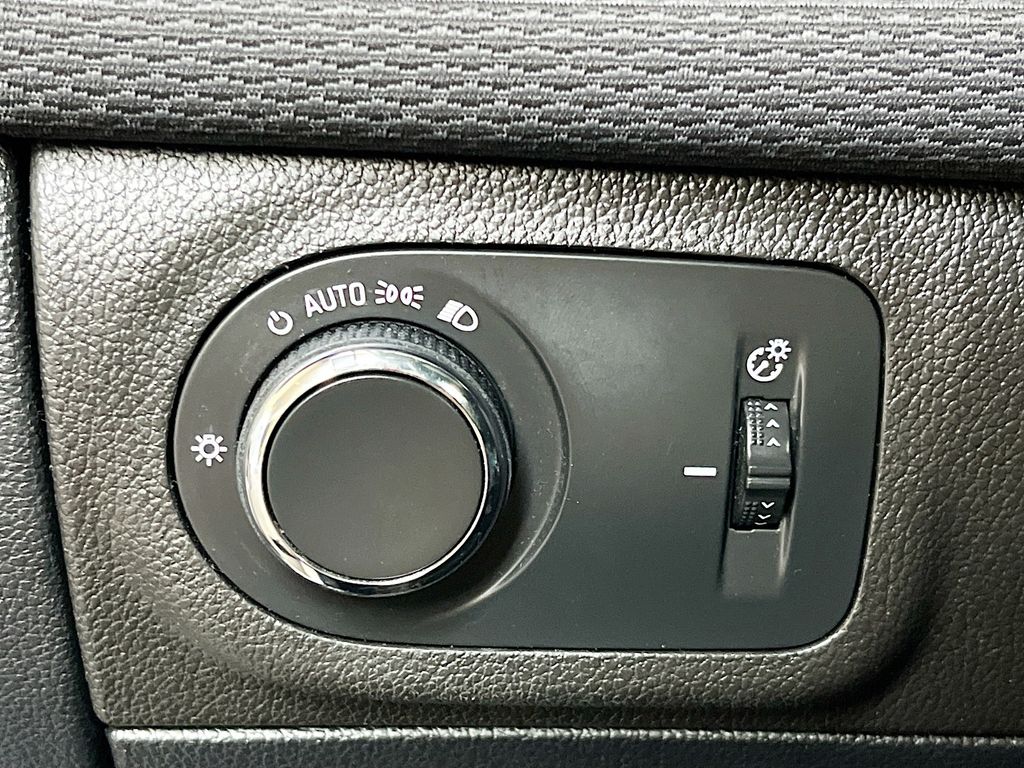 Used 2019 Silver Chevrolet LT image 10