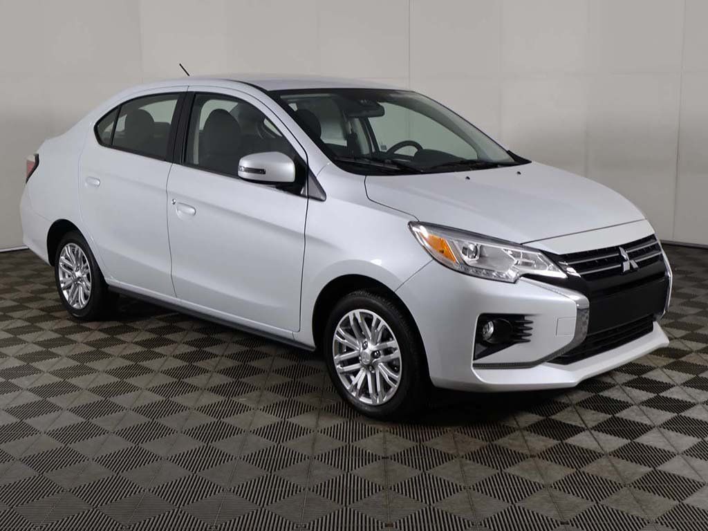 Used 2024 White Mitsubishi SE image 2