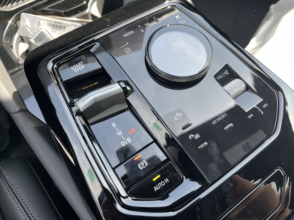 Thumbnail: 2027 BMW i5 - 16