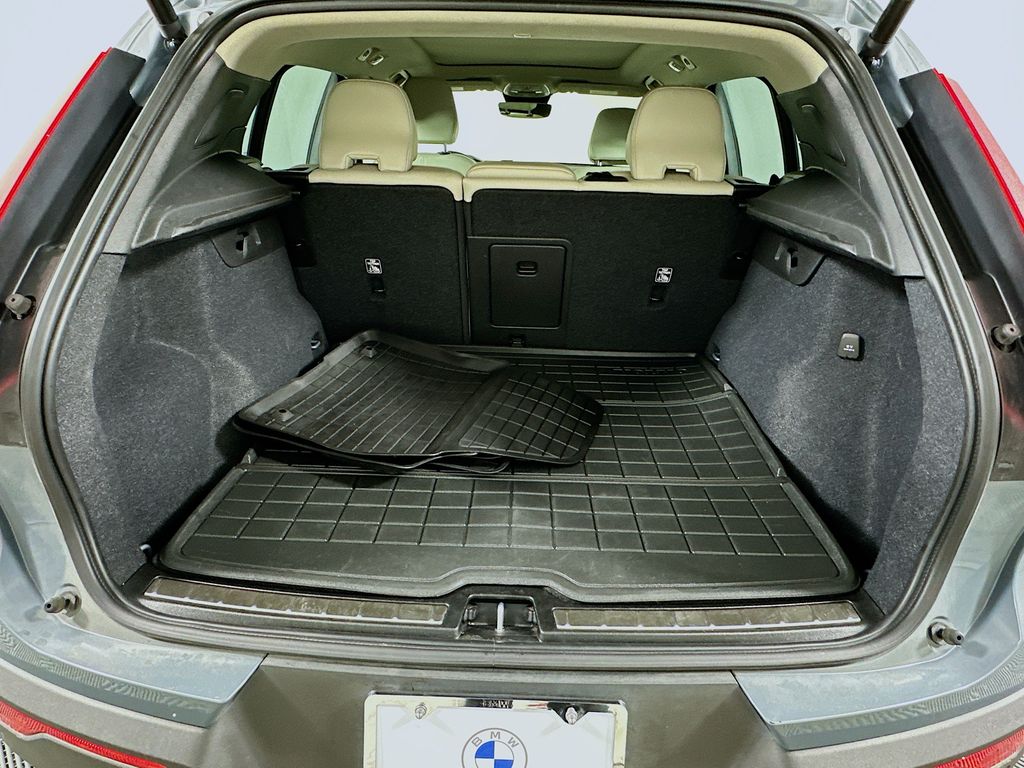 Thumbnail: 2023 Volvo XC40 - 26