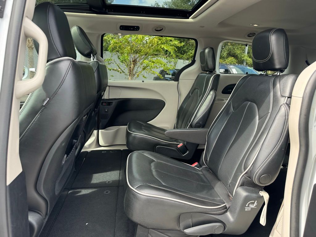 2022 Chrysler Pacifica Limited 15