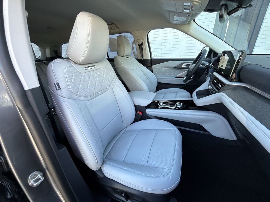 New 2026 Carbonized Gray Metallic Ford Platinum™ image 27