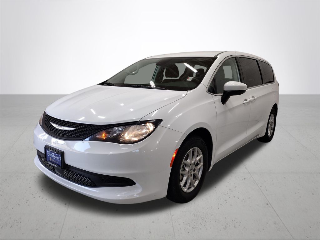 2023 Chrysler Voyager LX