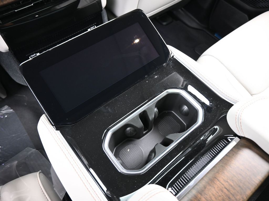 Used 2024 Diamond Black Crystal Pearlcoat Jeep Base image 45