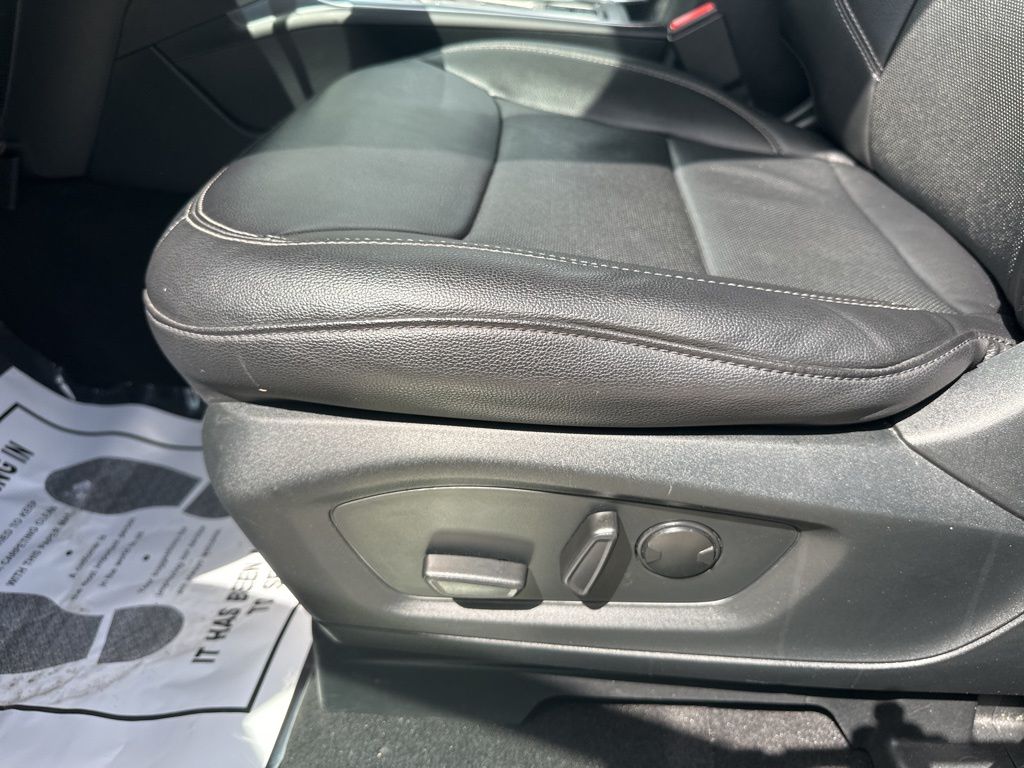 2023 Iconic Silver Metallic Ford Explorer Limited RWD SUV