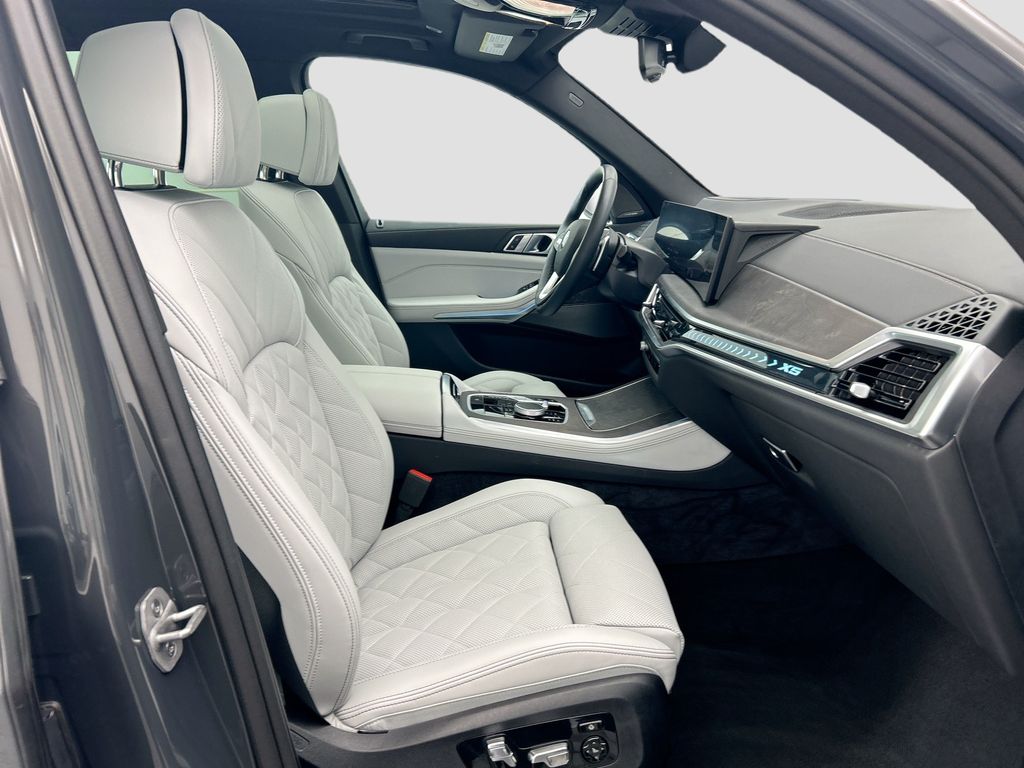 Thumbnail: 2026 BMW X5 - 19