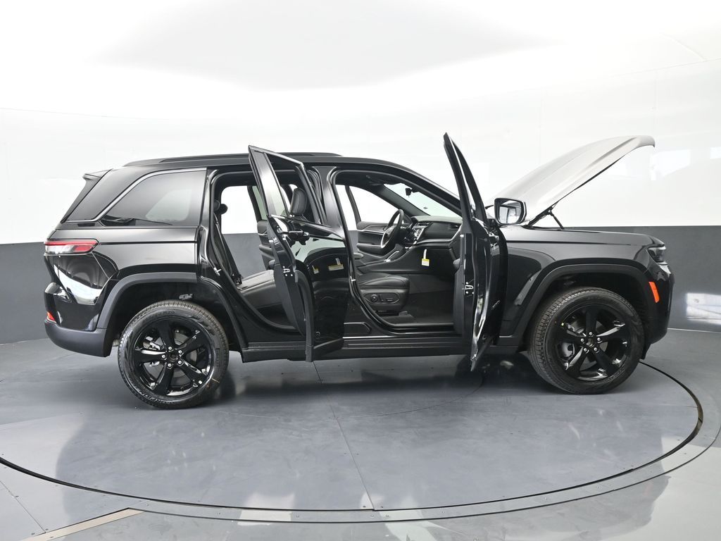 New 2026 Diamond Black Crystal Pearlcoat Jeep Limited image 68