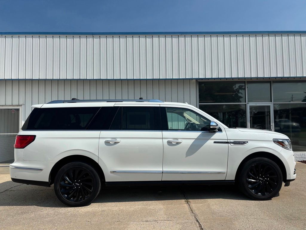 White 2020 Lincoln Navigator SUV / Crossover Four-Wheel Drive Automatic