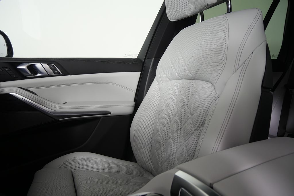 Thumbnail: 2026 BMW X5 - 23