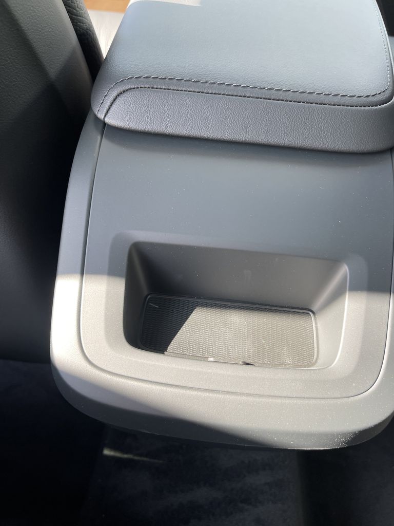 2024 Volvo XC60 B5 Plus Dark Theme photo