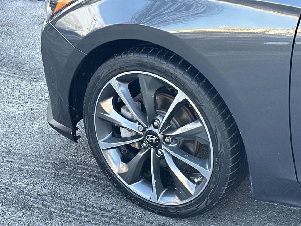 Thumbnail: 2020 Hyundai Veloster - 15