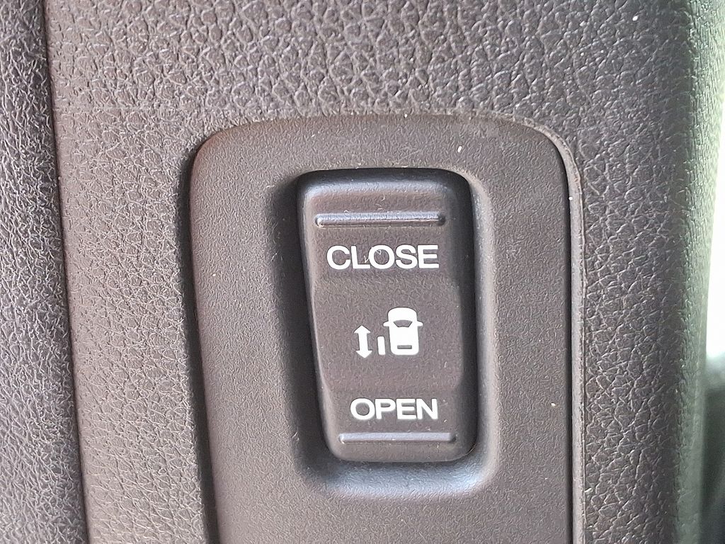 Thumbnail: 2023 Honda Odyssey - 15