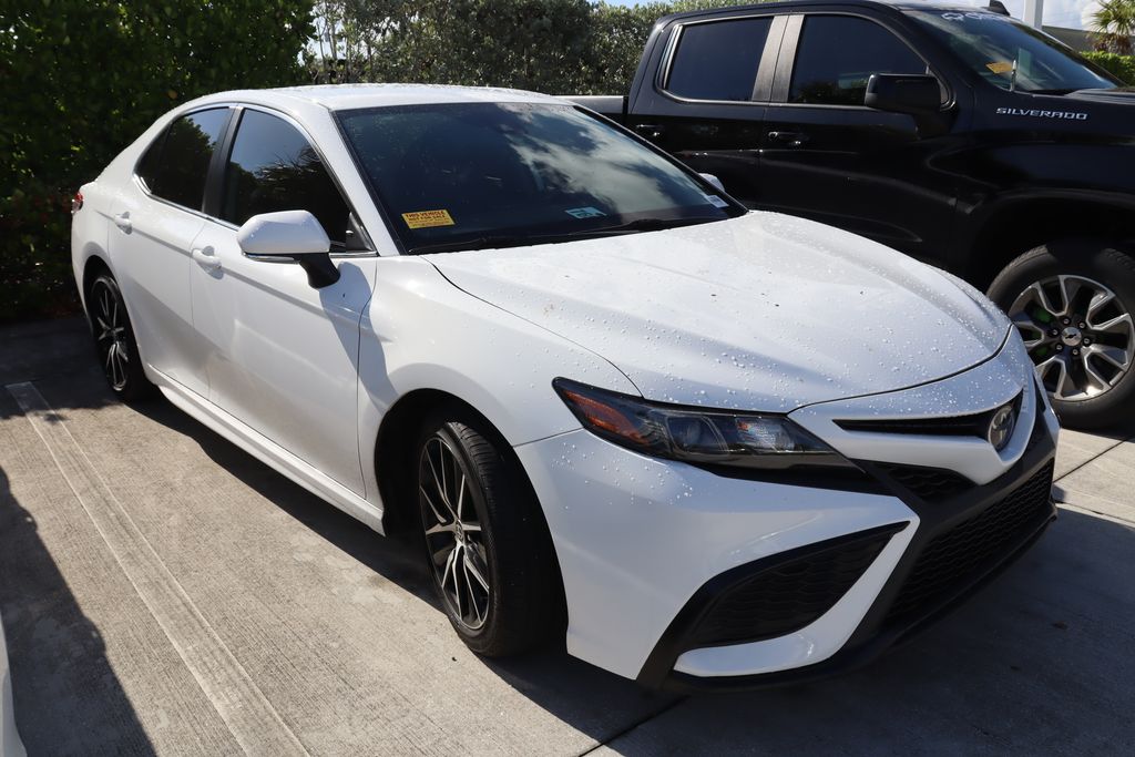 2022 Toyota Camry SE 6