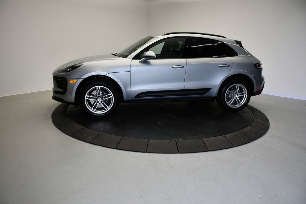 Thumbnail: 2026 Porsche Macan - 2