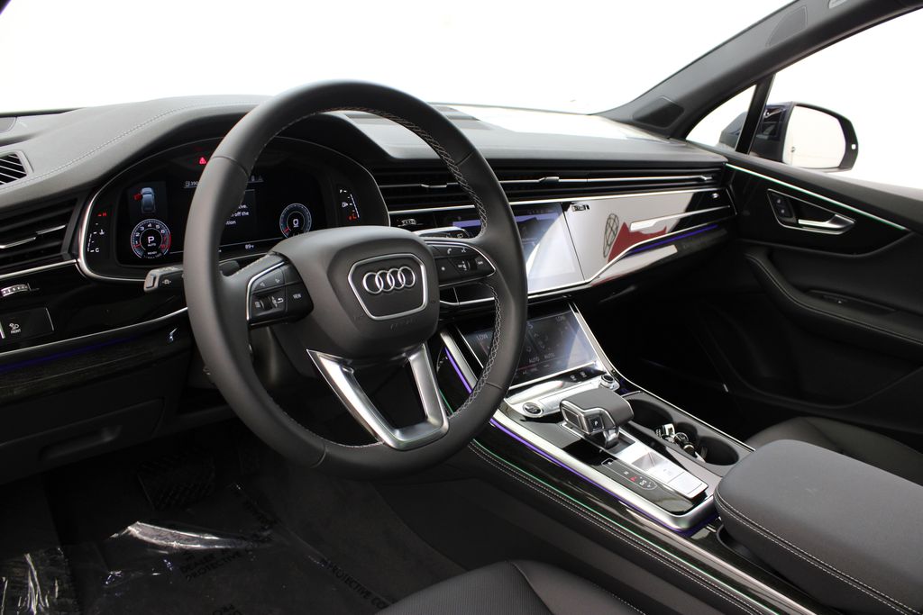 new 2025 Audi Q7 car, priced at $64,158