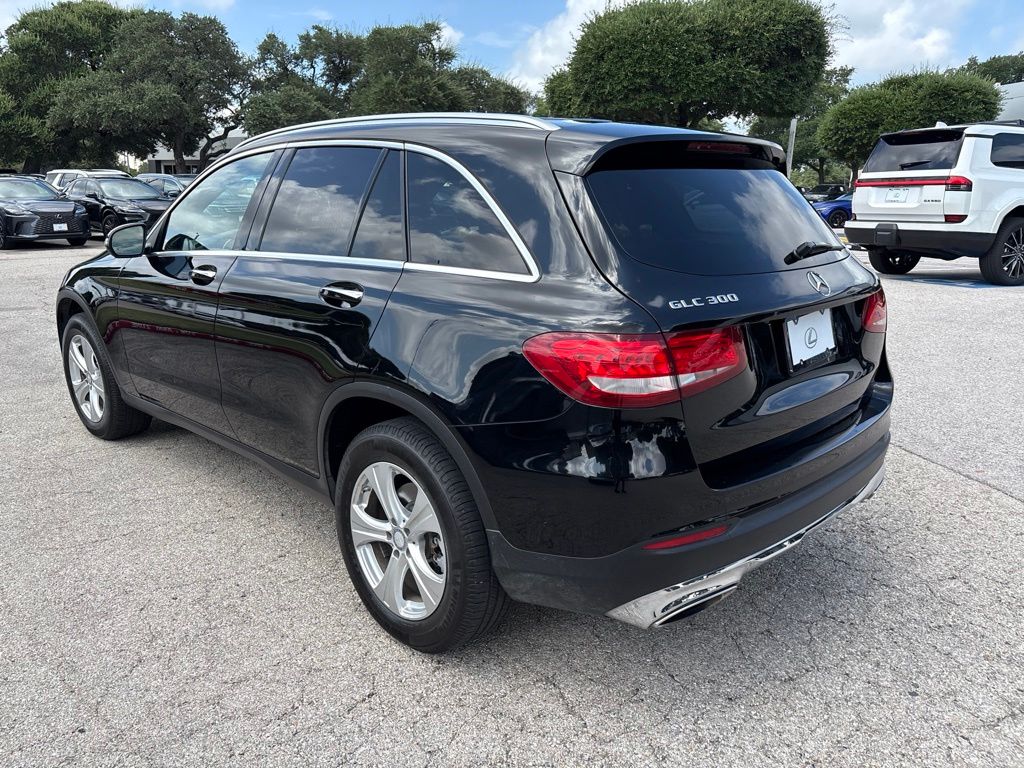 Thumbnail: 2017 Mercedes-Benz GLC - 3