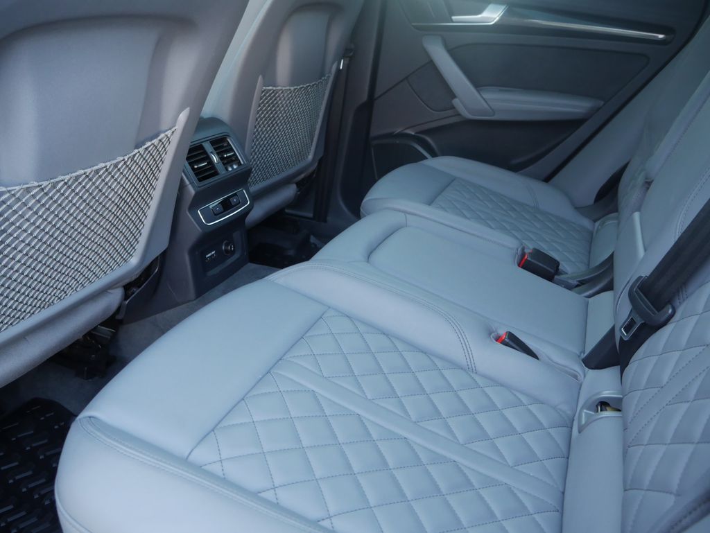 Thumbnail: 2023 Audi SQ5 - 22